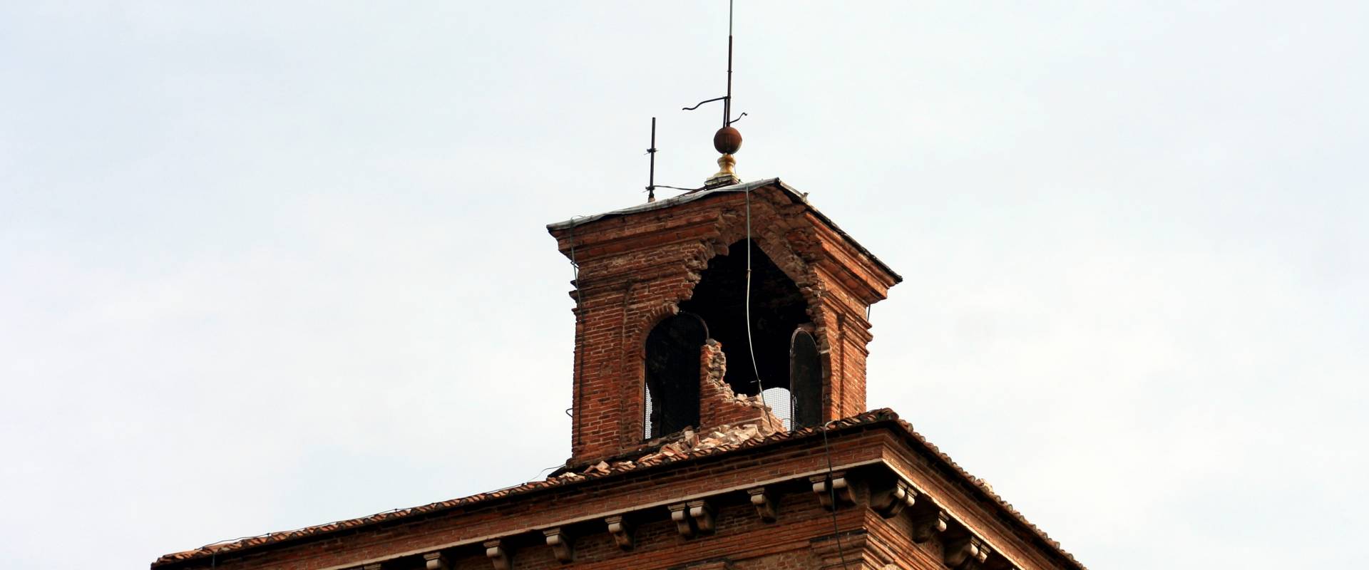 Particolare della torre dei leoni visto da Corso Martiri della Libertà il 20 maggio 2012 foto di Dia1959